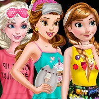 Free online html5 games - Princesses Movie Night game 
